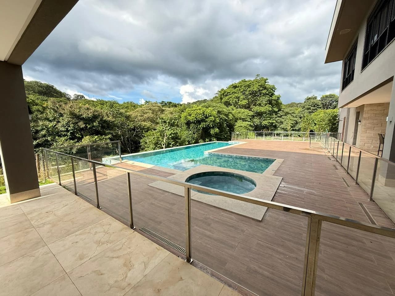 CASA NO ALDEIA DO VALE