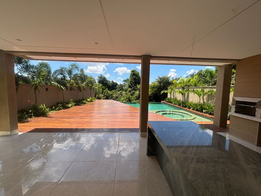 Casa Triplex - Venda - Condomnio do Lago - Goinia - GO