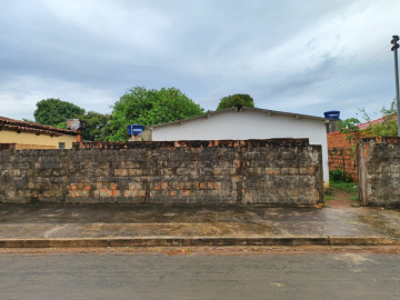 Vende-se uma casa em Vianpolis GO